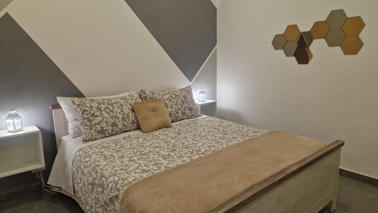 Dimora Della Concordia Apartment คาตาเนีย ภายนอก รูปภาพ